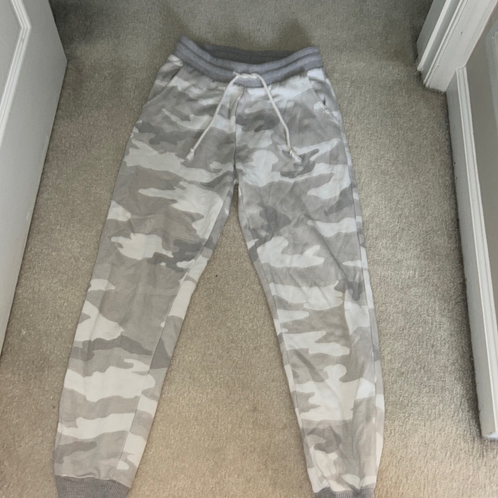 XS! super cute American Eagle gray camo sweatpants